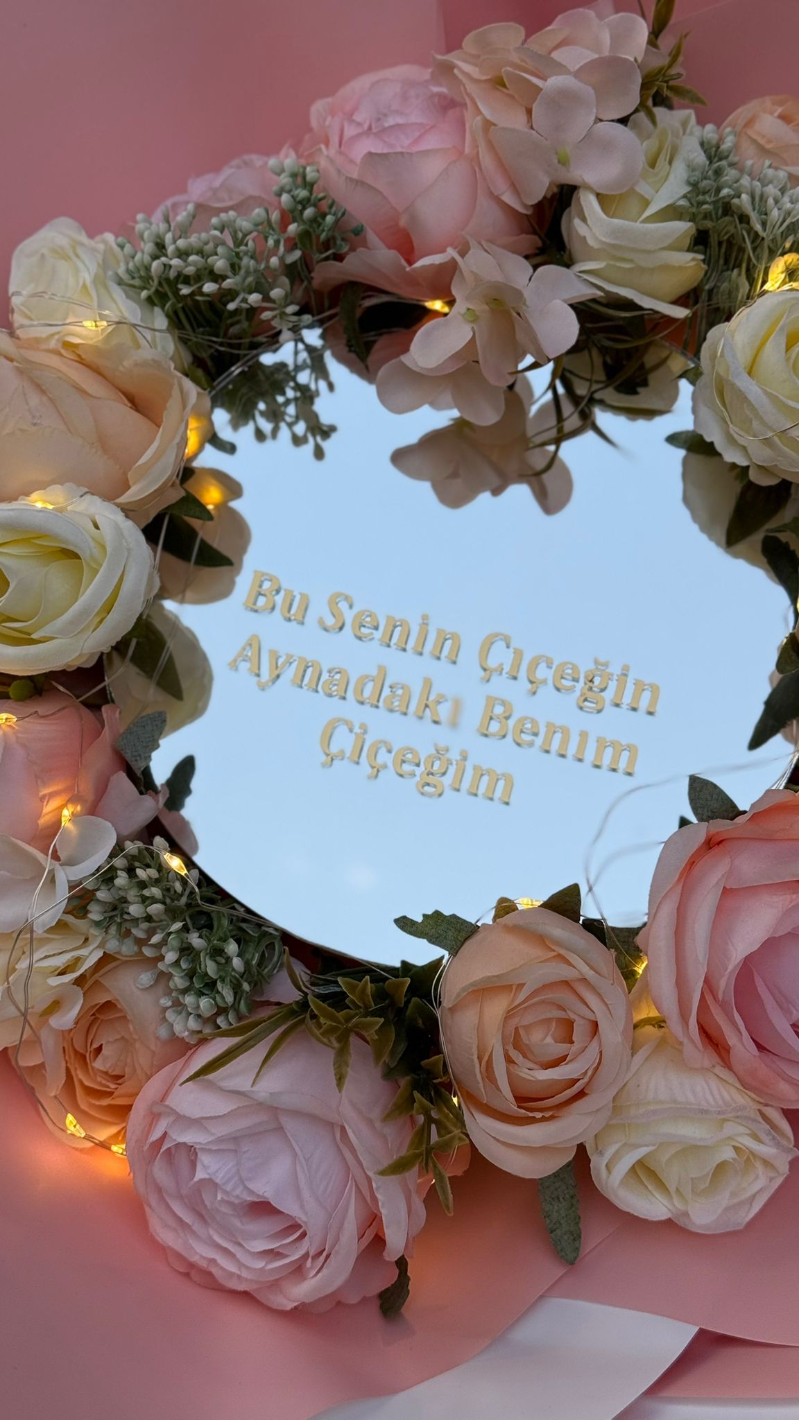 AYNADAKİ AŞK